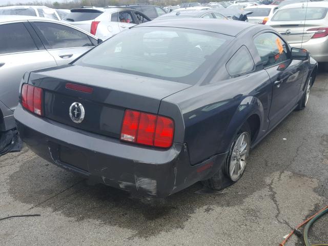 1ZVHT80N885148347 - 2008 FORD MUSTANG GRAY photo 4