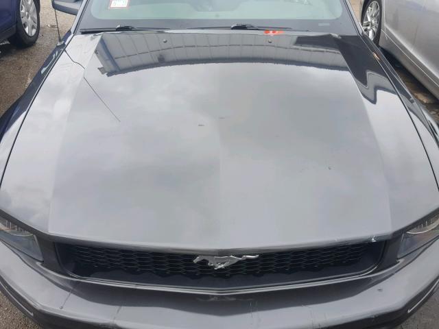 1ZVHT80N885148347 - 2008 FORD MUSTANG GRAY photo 7