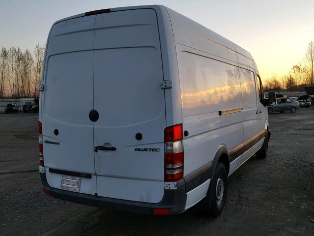 WD3PE8CC9B5504566 - 2011 MERCEDES-BENZ SPRINTER 2 WHITE photo 4