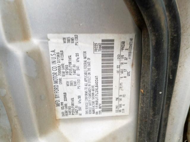 1FMRU17L3XLB40341 - 1999 FORD EXPEDITION SILVER photo 10