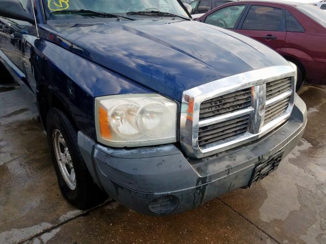 1D7HE28K65S295273 - 2005 DODGE DAKOTA QUA BLUE photo 9