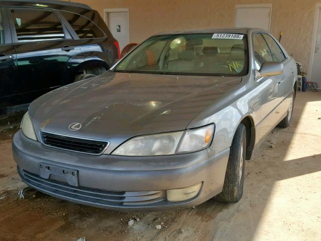 JT8BF22G6V0023916 - 1997 LEXUS ES 300 GRAY photo 2