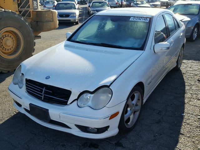 WDBRF52HX6F785878 - 2006 MERCEDES-BENZ C GENERATI WHITE photo 2