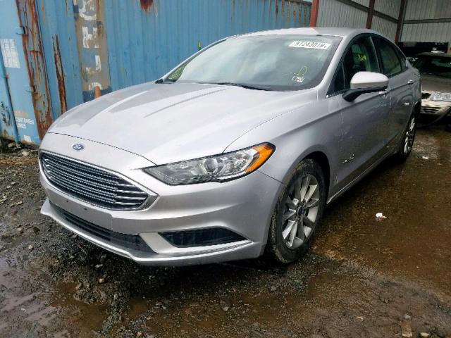 3FA6P0LU8HR233937 - 2017 FORD FUSION SE SILVER photo 2