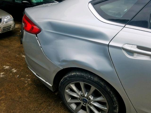 3FA6P0LU8HR233937 - 2017 FORD FUSION SE SILVER photo 9