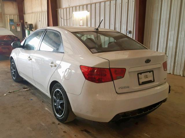 KNAFU4A27A5832796 - 2010 KIA FORTE EX WHITE photo 3