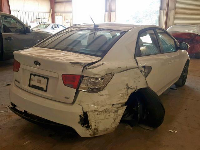 KNAFU4A27A5832796 - 2010 KIA FORTE EX WHITE photo 4