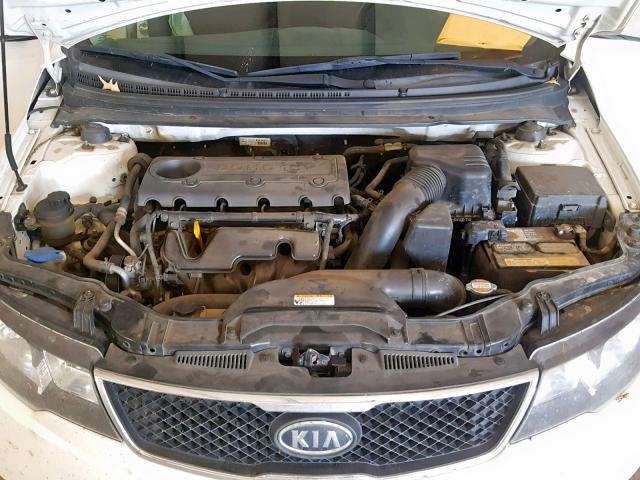 KNAFU4A27A5832796 - 2010 KIA FORTE EX WHITE photo 7