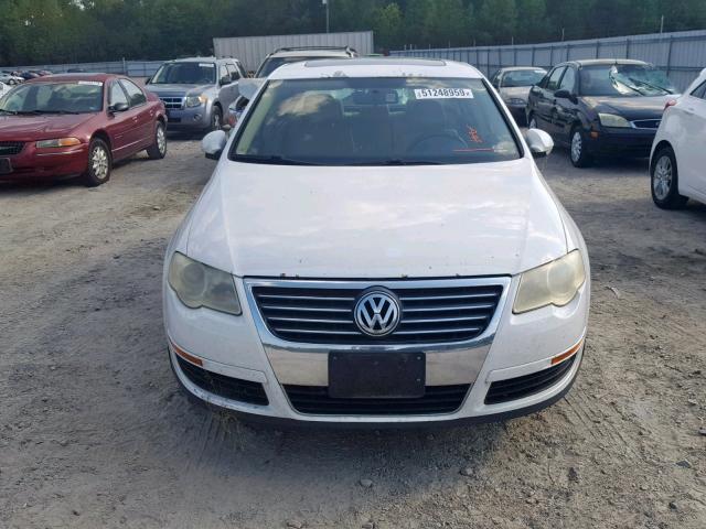 WVWAK73C28P042931 - 2008 VOLKSWAGEN PASSAT KOM WHITE photo 9