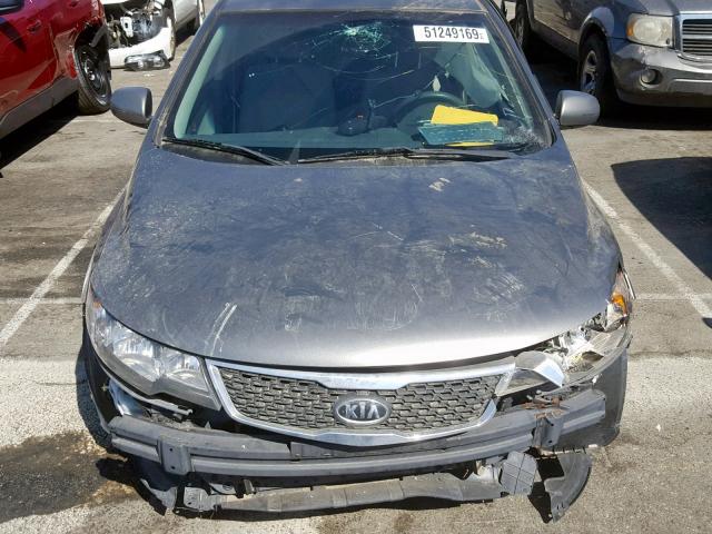 KNAFU4A27C5636005 - 2012 KIA FORTE EX GRAY photo 9