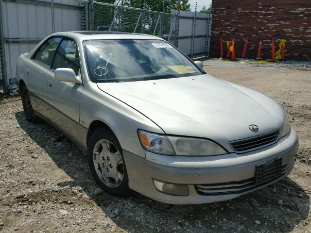 JT8BF28G010315658 - 2001 LEXUS ES 300 SILVER photo 1