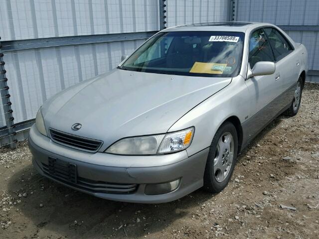 JT8BF28G010315658 - 2001 LEXUS ES 300 SILVER photo 2