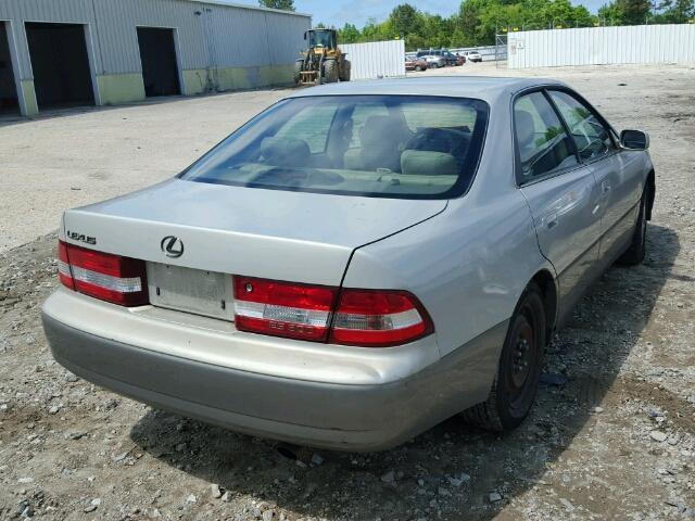 JT8BF28G010315658 - 2001 LEXUS ES 300 SILVER photo 4