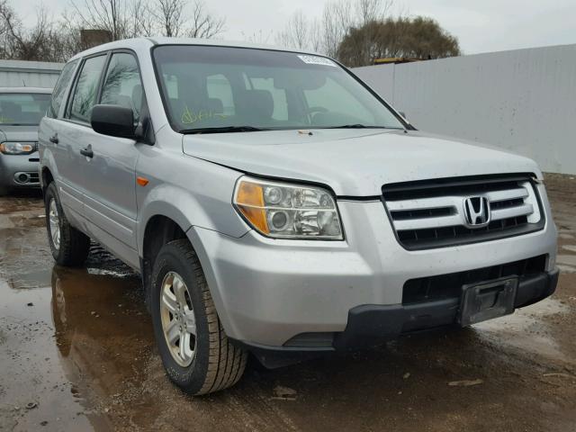 2HKYF181X7H525522 - 2007 HONDA PILOT LX SILVER photo 1