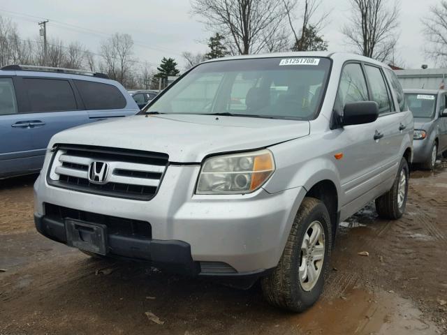 2HKYF181X7H525522 - 2007 HONDA PILOT LX SILVER photo 2