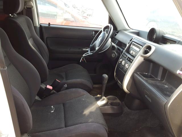 JTLKT324664054779 - 2006 TOYOTA SCION XB Ақ фото 5