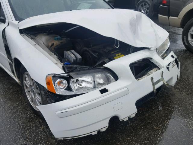 YV1RS612552483396 - 2005 VOLVO S60 WHITE photo 9