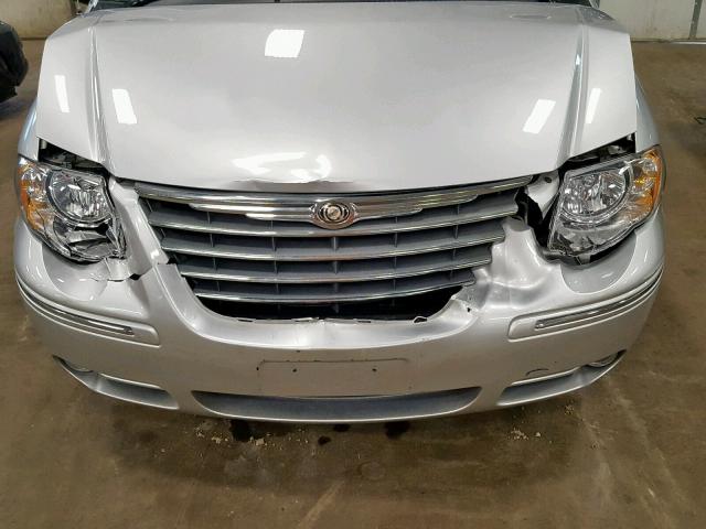 2A8GP64L56R738045 - 2006 CHRYSLER TOWN & COU SILVER photo 7