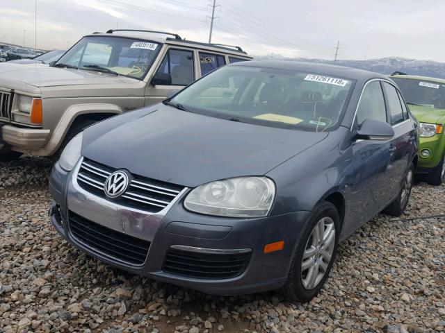 3VWRL7AJ8AM026209 - 2010 VOLKSWAGEN JETTA TDI GRAY photo 2