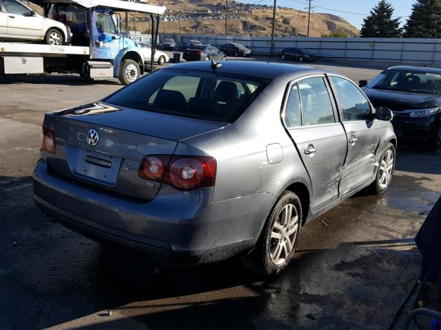 3VWRL7AJ8AM026209 - 2010 VOLKSWAGEN JETTA TDI GRAY photo 4