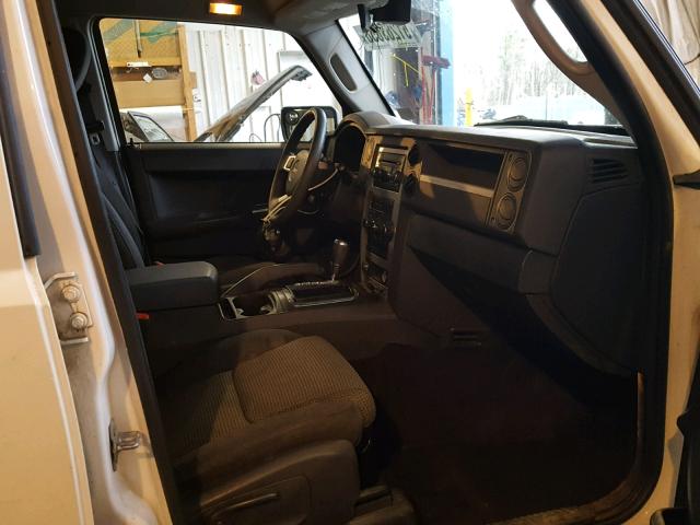 1J8HG48KX8C227758 - 2008 JEEP COMMANDER WHITE photo 5
