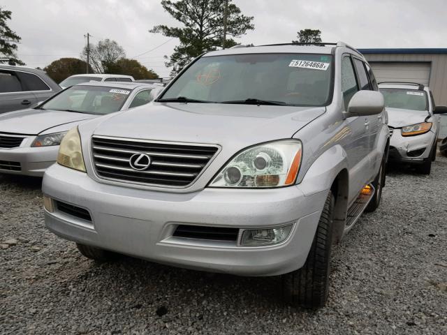 JTJBT20X560101131 - 2006 LEXUS GX 470 SILVER photo 2