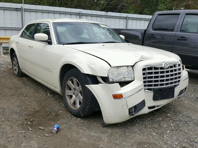 2C3KA53G27H883265 - 2007 CHRYSLER 300 TOURIN WHITE photo 1