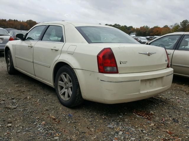 2C3KA53G27H883265 - 2007 CHRYSLER 300 TOURIN WHITE photo 3