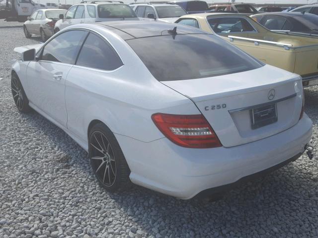 WDDGJ4HB6FG384736 - 2015 MERCEDES-BENZ C 250 WHITE photo 3