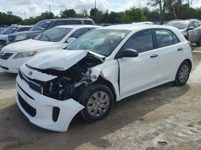 3KPA25AB7JE091367 - 2018 KIA RIO LX WHITE photo 2