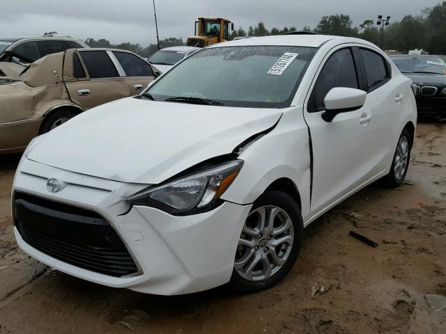 3MYDLBZV8GY134839 - 2016 TOYOTA SCION IA WHITE photo 2