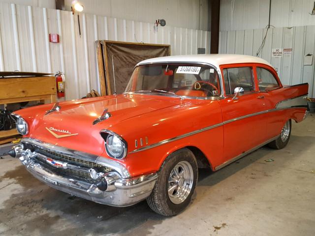 B57N136223 - 1957 CHEVROLET 210 TWO TONE photo 2