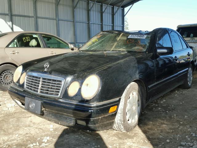 WDBJF65F0WA525029 - 1998 MERCEDES-BENZ E 320 BLACK photo 2