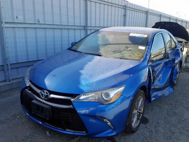 4T1BF1FK0HU749998 - 2017 TOYOTA CAMRY LE BLUE photo 2