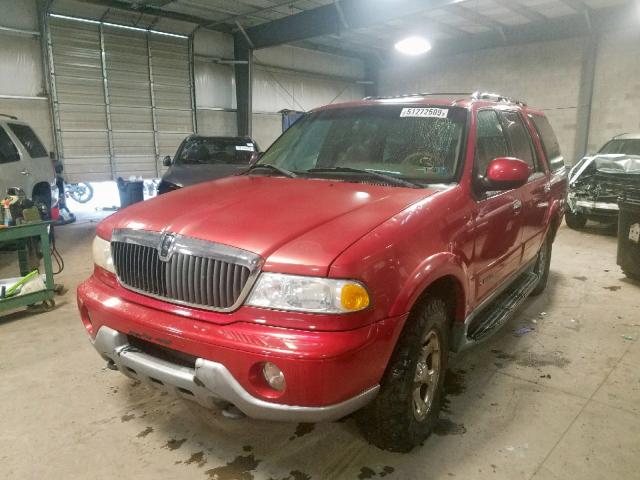 5LMFU28R62LJ07707 - 2002 LINCOLN NAVIGATOR RED photo 2