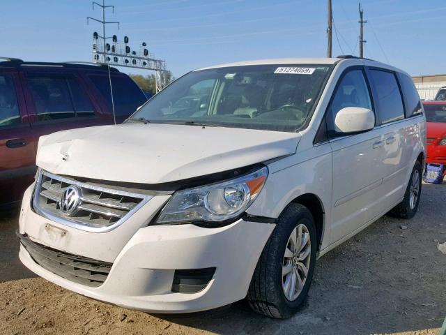 2C4RVABG5CR321633 - 2012 VOLKSWAGEN ROUTAN SE WHITE photo 2