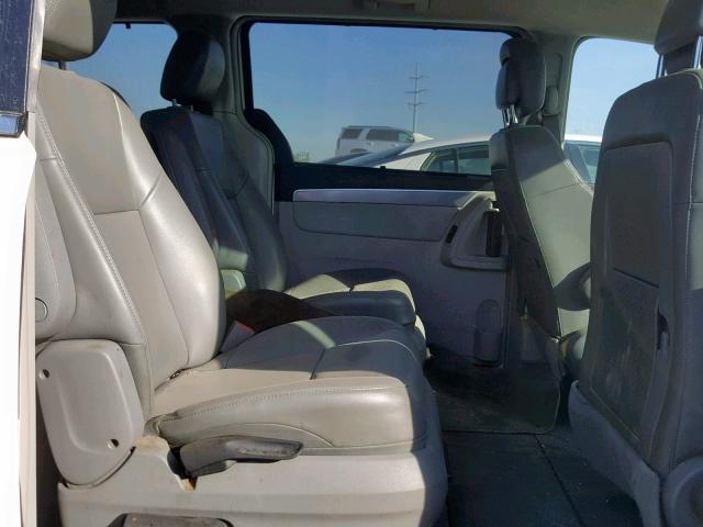 2C4RVABG5CR321633 - 2012 VOLKSWAGEN ROUTAN SE WHITE photo 6