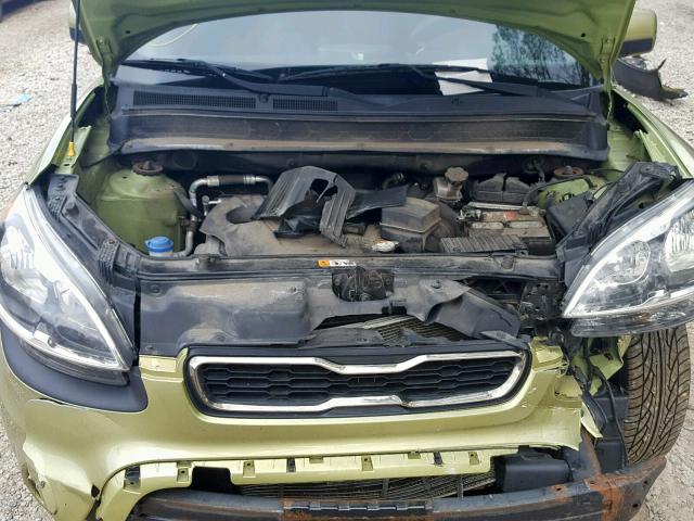 KNDJT2A54D7484429 - 2013 KIA SOUL GREEN photo 7