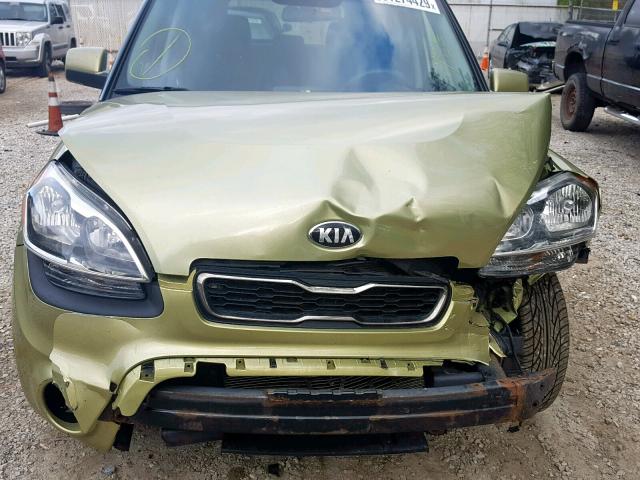 KNDJT2A54D7484429 - 2013 KIA SOUL GREEN photo 9