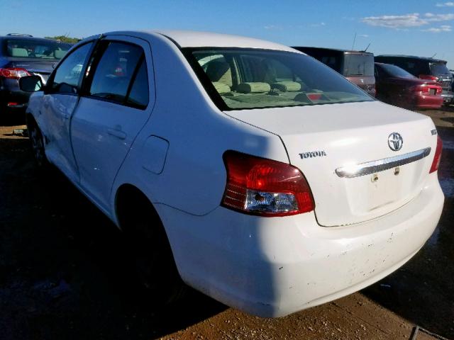 JTDBT923371074254 - 2007 TOYOTA YARIS WHITE photo 3