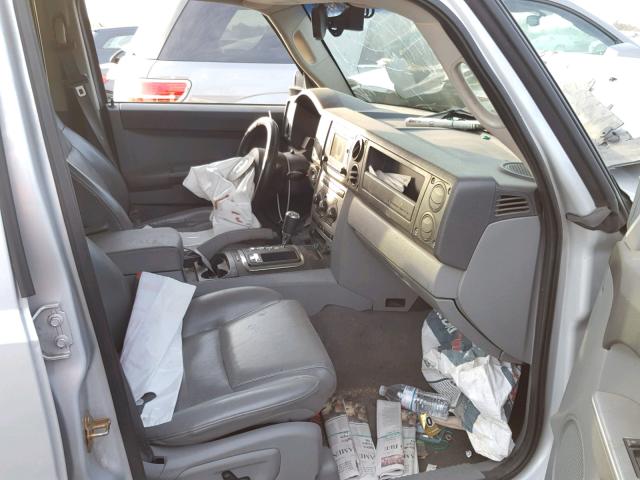 1J8HG48N86C132994 - 2006 JEEP COMMANDER SILVER photo 5