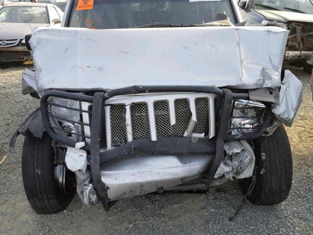1J8HG48N86C132994 - 2006 JEEP COMMANDER SILVER photo 7