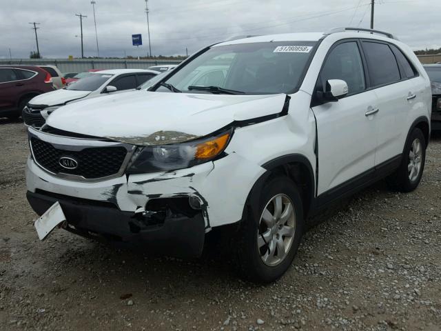 5XYKT3A66DG375752 - 2013 KIA SORENTO LX WHITE photo 2