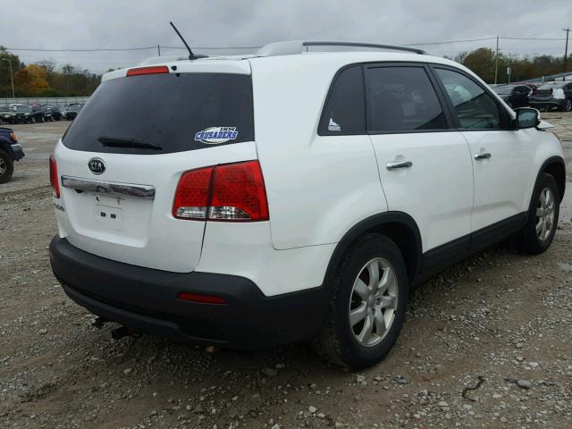 5XYKT3A66DG375752 - 2013 KIA SORENTO LX WHITE photo 4