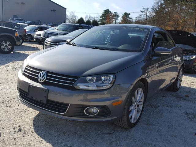 WVWBW8AHXDV001692 - 2013 VOLKSWAGEN EOS KOMFOR GRAY photo 2