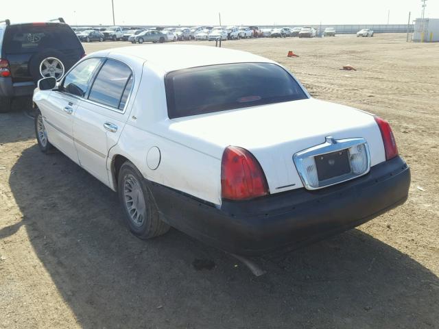 1LNHM83W4YY827384 - 2000 LINCOLN TOWN CAR C WHITE photo 3