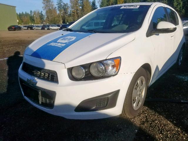 1G1JA6SG9D4121289 - 2013 CHEVROLET SONIC LS WHITE photo 2