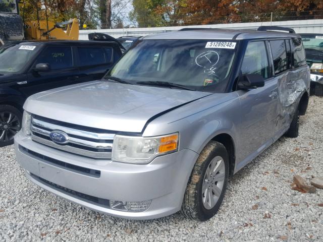 2FMGK5BC3ABA90477 - 2010 FORD FLEX SE SILVER photo 2