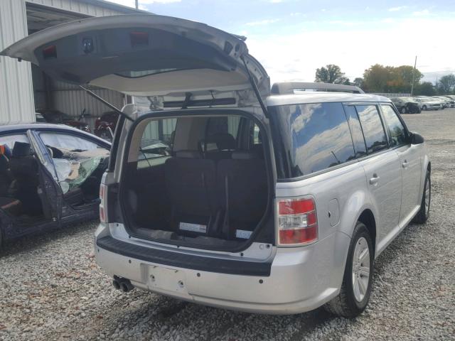 2FMGK5BC3ABA90477 - 2010 FORD FLEX SE SILVER photo 4