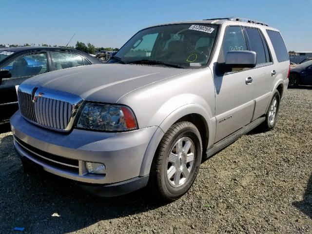 5LMFU28575LJ13596 - 2005 LINCOLN NAVIGATOR SILVER photo 2